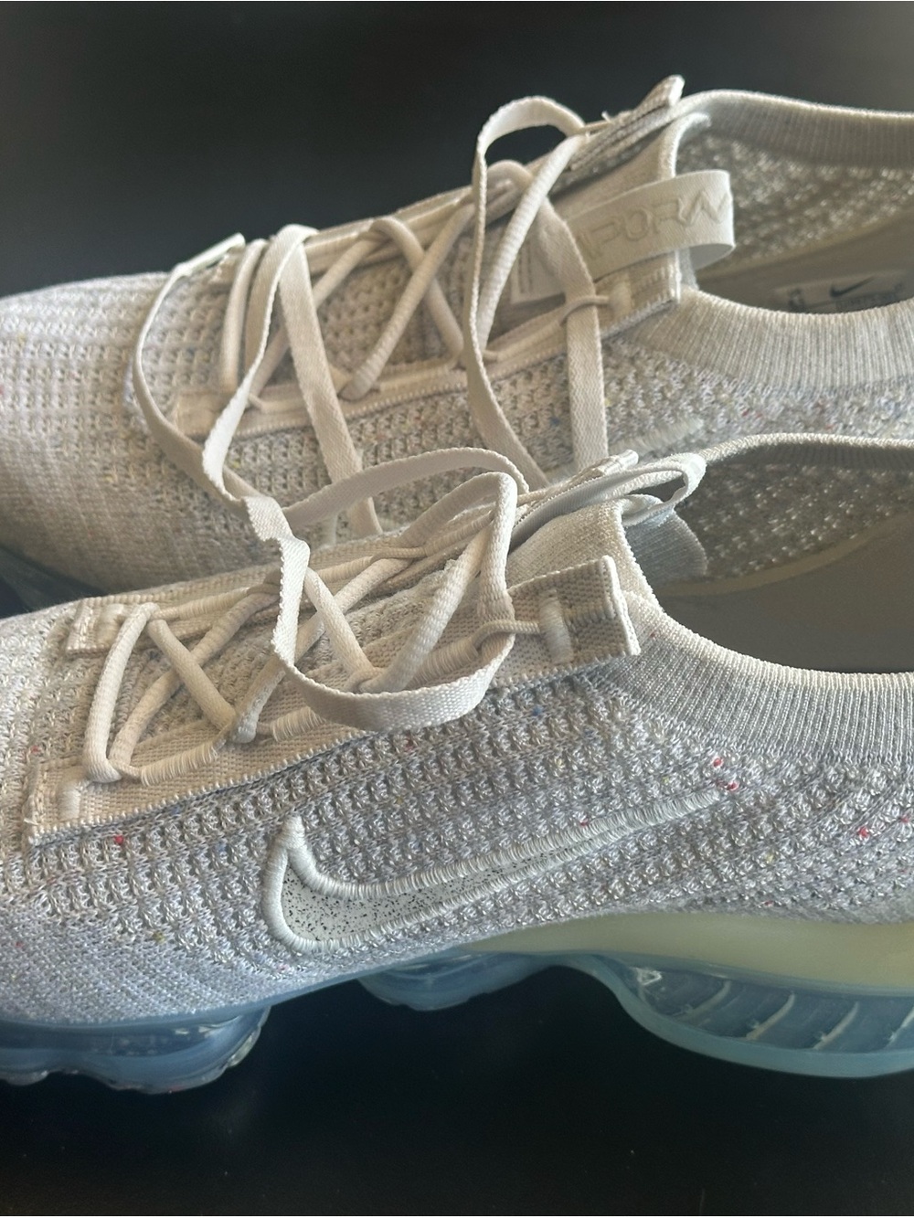 Nike Air Vapormax Flyknit women’s 8.5 - Picture 3 of 16